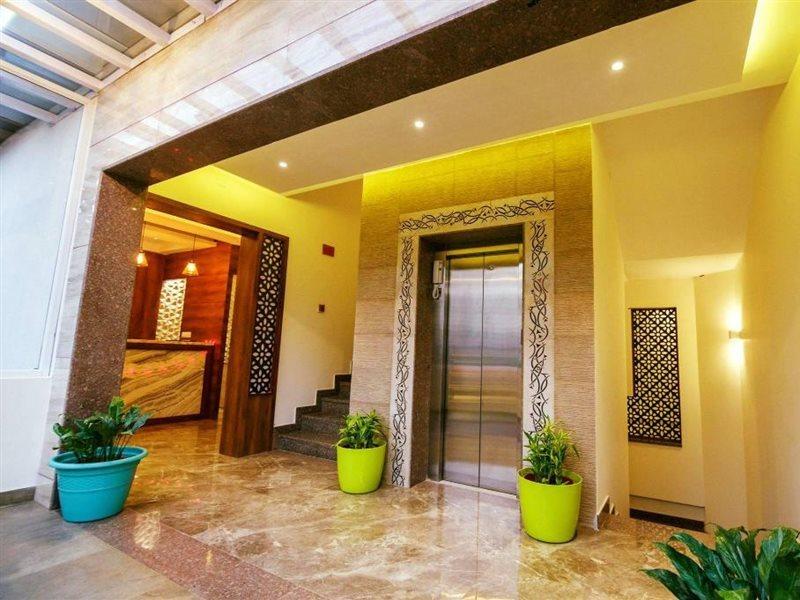 Hotel Tranquil מניפלה מראה חיצוני תמונה