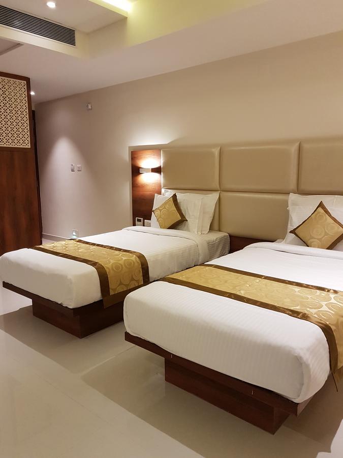 Hotel Tranquil מניפלה מראה חיצוני תמונה