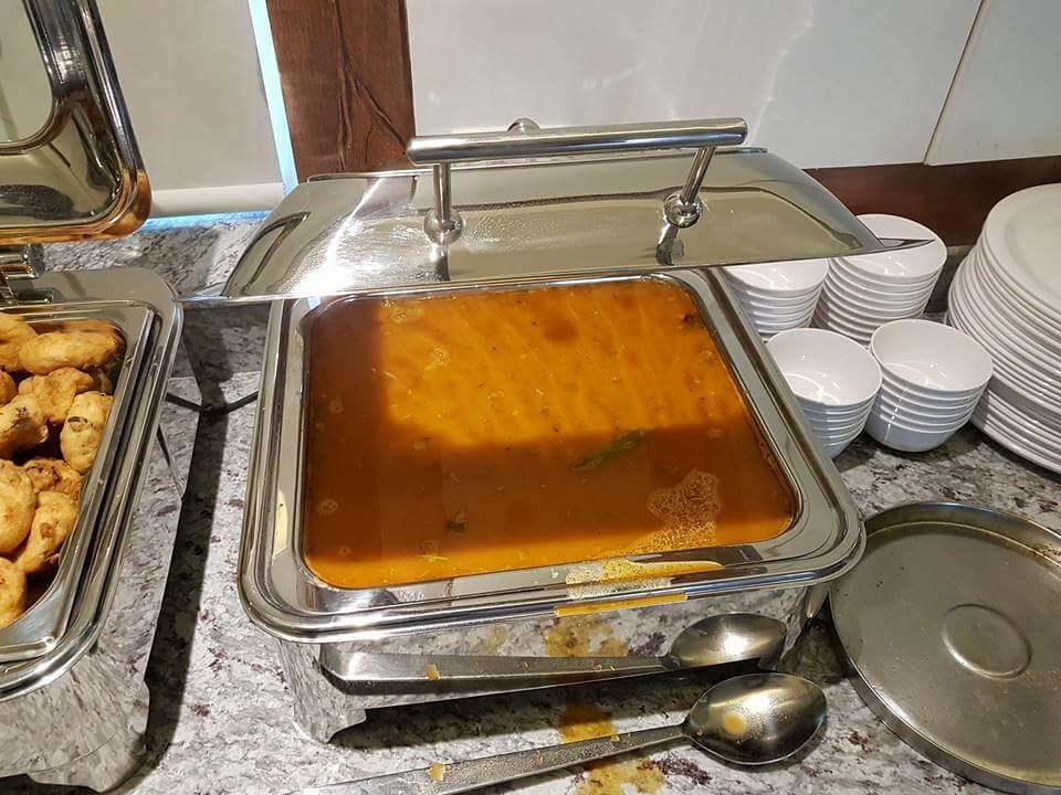 Hotel Tranquil מניפלה מראה חיצוני תמונה