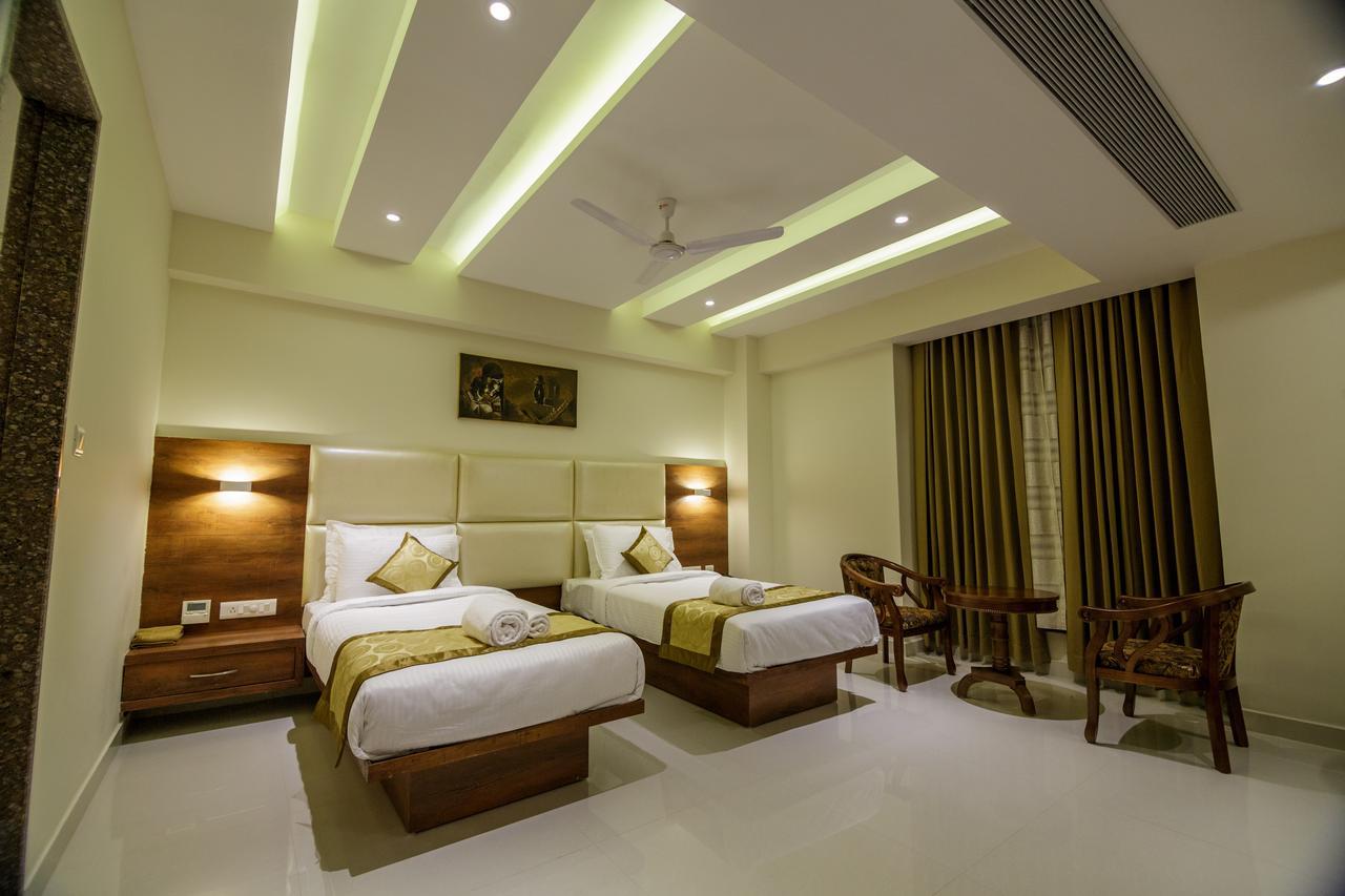 Hotel Tranquil מניפלה מראה חיצוני תמונה
