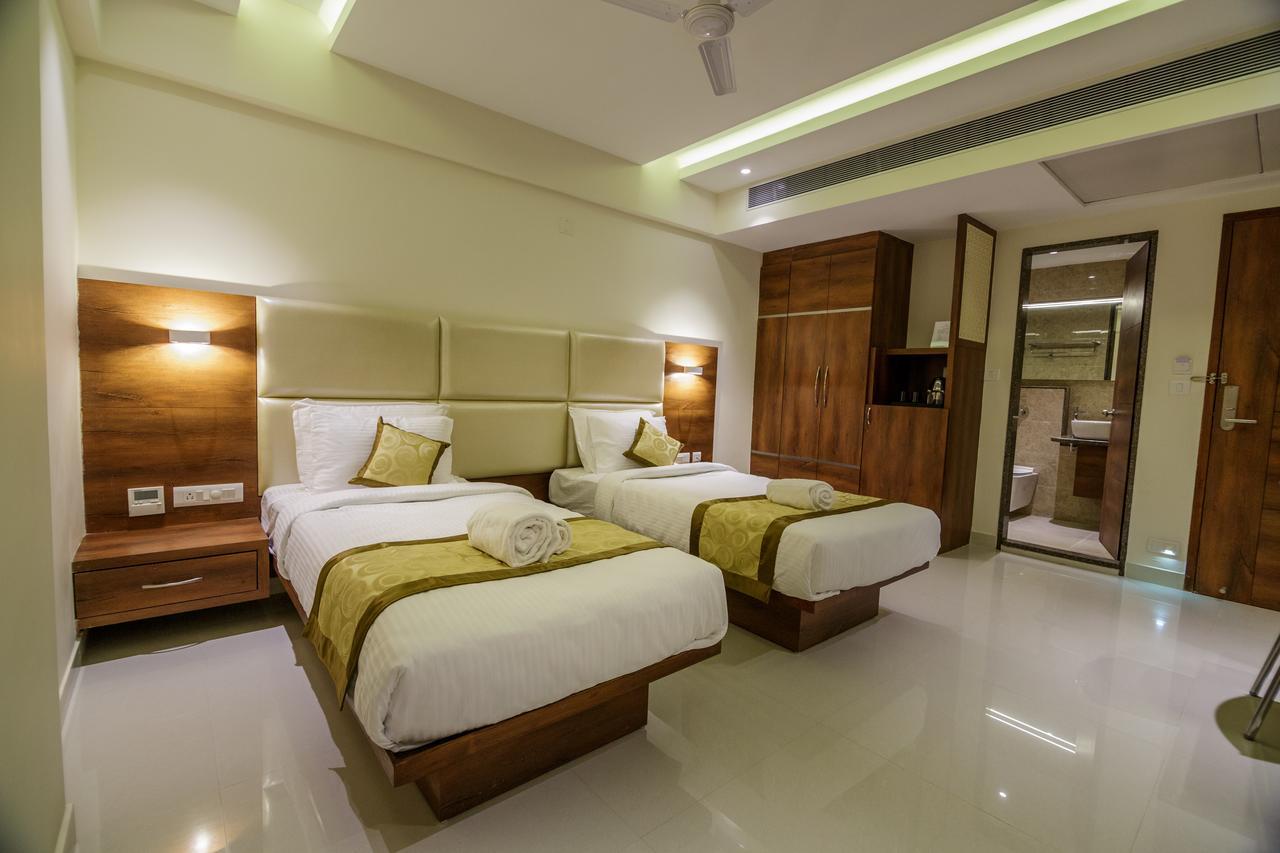 Hotel Tranquil מניפלה מראה חיצוני תמונה