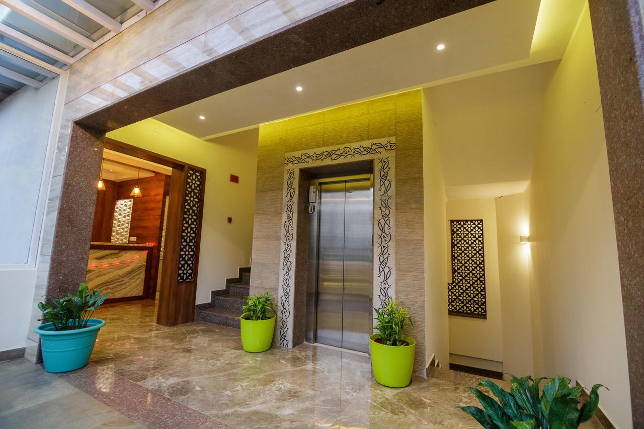Hotel Tranquil מניפלה מראה חיצוני תמונה