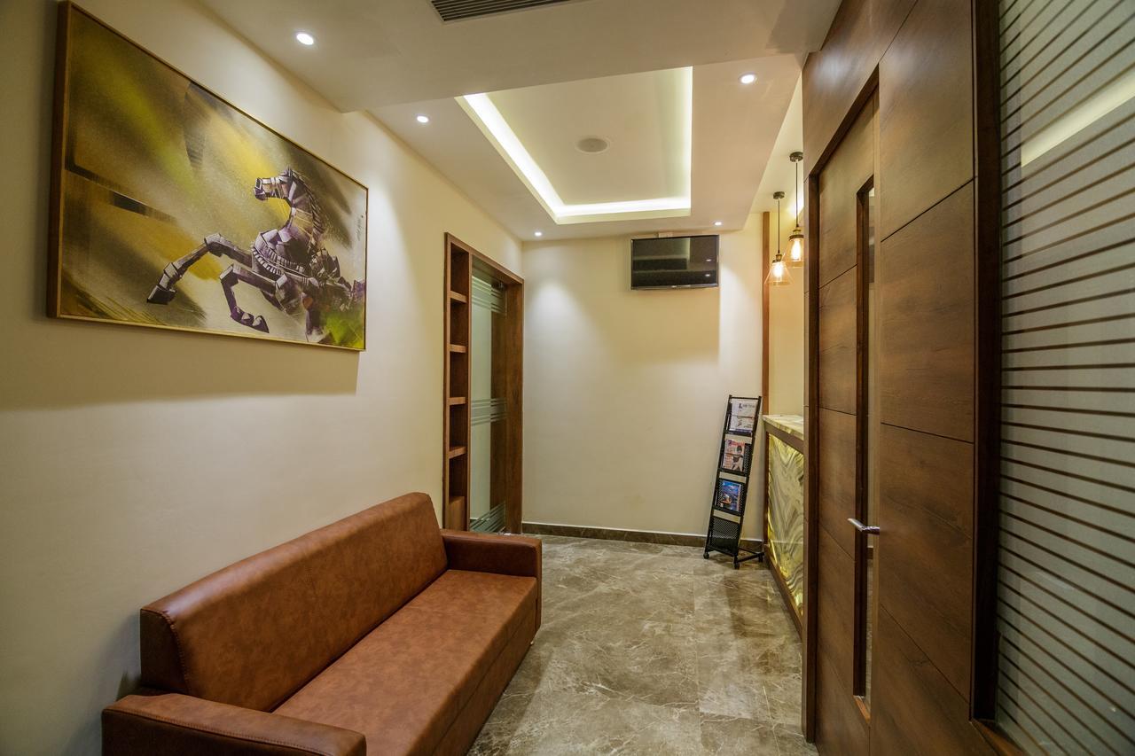 Hotel Tranquil מניפלה מראה חיצוני תמונה