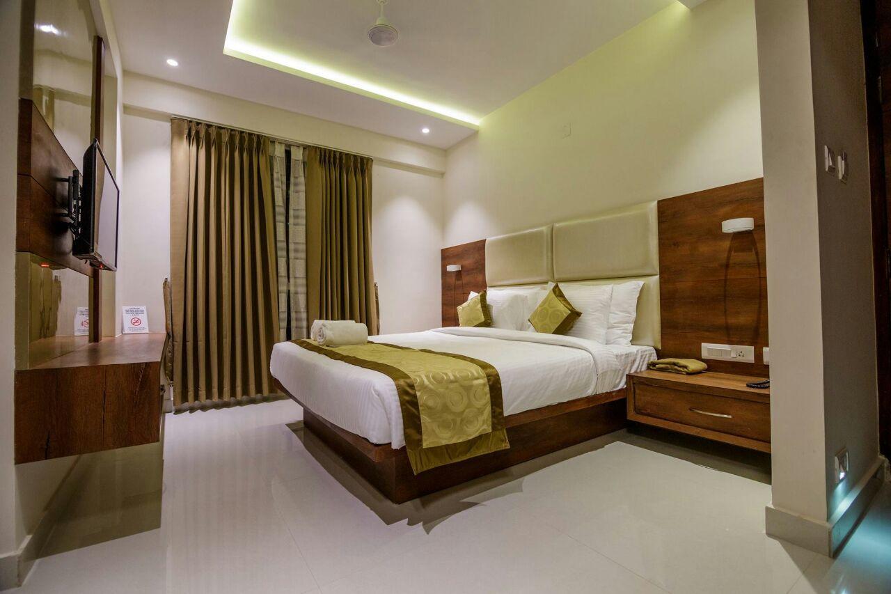 Hotel Tranquil מניפלה מראה חיצוני תמונה