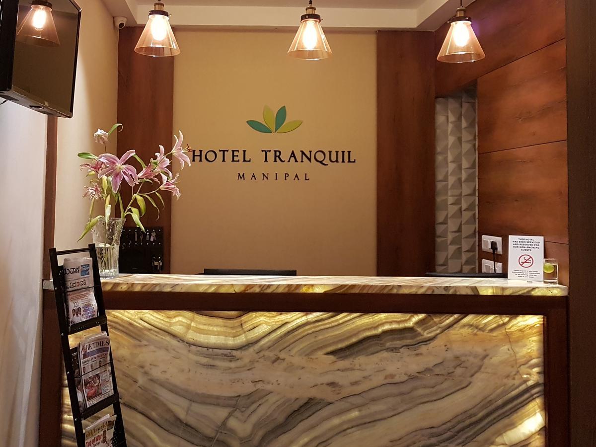 Hotel Tranquil מניפלה מראה חיצוני תמונה