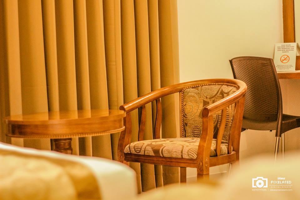 Hotel Tranquil מניפלה מראה חיצוני תמונה