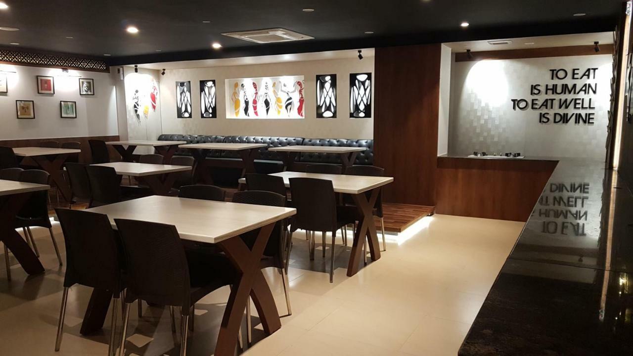 Hotel Tranquil מניפלה מראה חיצוני תמונה