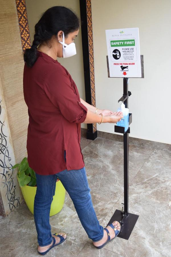 Hotel Tranquil מניפלה מראה חיצוני תמונה